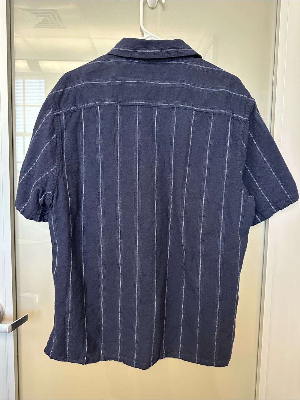 GUESS Men's Boxi Textured Stripe Short-Sleeve Button-Down Blue Shirt size Large - Picture 4 of 7